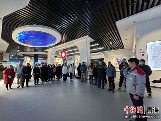 ͼϊ�������굳ա�ɲ����и���ӥ̼��ά�������޹�˾�˽������в�ҵ��ŀ��չ����� ���� ��
