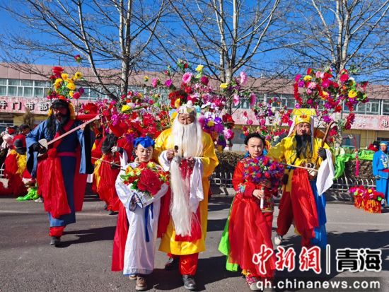 图为演出现场。希日尖措 摄 图为演出现场。希日尖措 摄