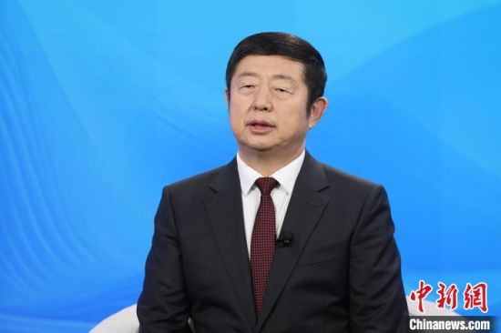 全国人大常委会委员、监察和司法委员会副主任委员，民革中央副主席谷振春介绍民革中央去年履职情况和今年工作重点。富田 摄