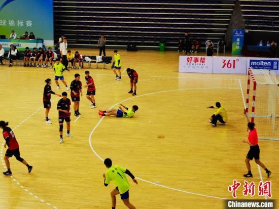图为2024年全国青年女子手球锦标赛总决赛，江苏队对战常州铭凡队。张海雯 摄