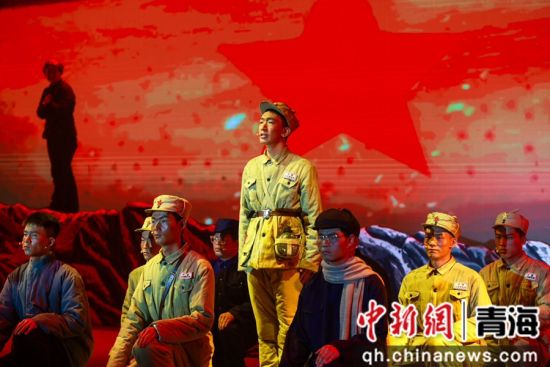 图为演出现场。薛蒂 摄 图为演出现场。薛蒂 摄