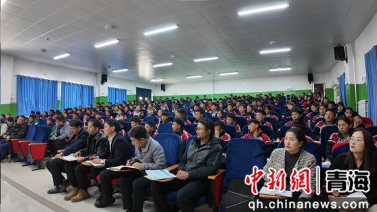 图为活动现场。玛多县委宣传部 供图