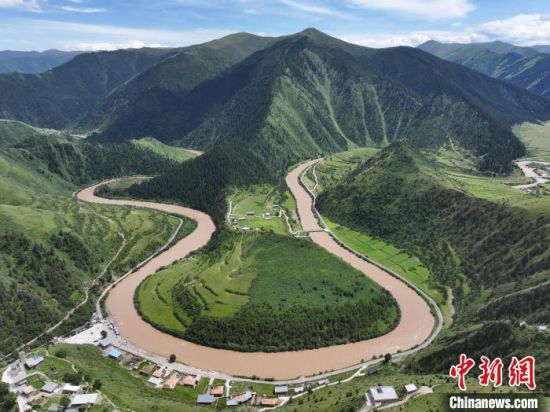 2024年7月18日,位于青海省果洛藏族自治州班玛县境内的玛可河林场。(资料图,无人机照片) 马铭言 摄 2024年7月18日,位于青海省果洛藏族自治州班玛县境内的玛可河林场。(资料图,无人机照片) 马铭言 摄