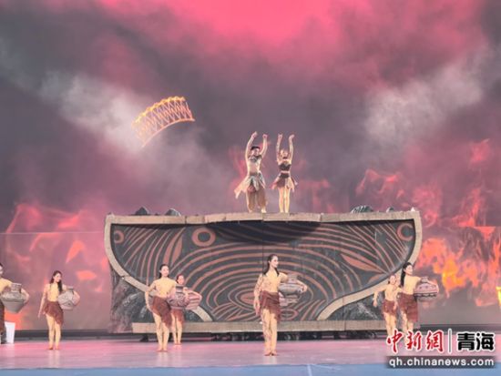 图为演出现场。海东市委宣传部供图