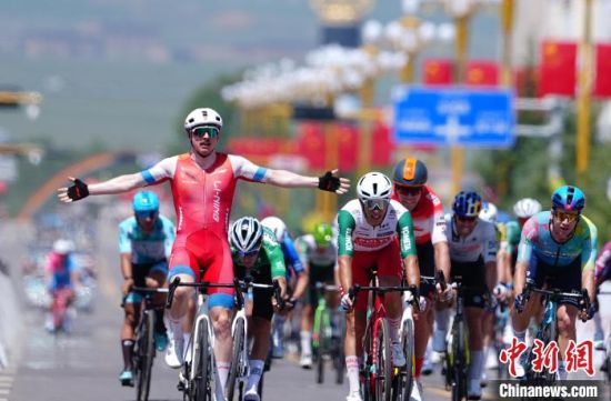 7月13日,来自李宁之星车队的谢尔比·亚历山大夺得收官赛段冠军。 马铭言 摄 7月13日,来自李宁之星车队的谢尔比·亚历山大夺得收官赛段冠军。 马铭言 摄