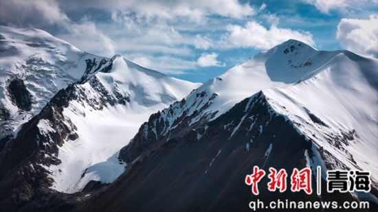 图为阿尼玛卿雪山。组委会 供图 图为阿尼玛卿雪山。组委会 供图