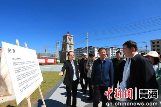 图为“预防包虫病 健康万里行” 活动现场。仁增桑俄摄 图片 图为“预防包虫病 健康万里行” 活动现场。仁增桑俄摄 图片