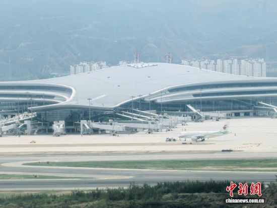 8月6日，西宁机场t3航站楼迎来第一架飞机。　李泽中 摄