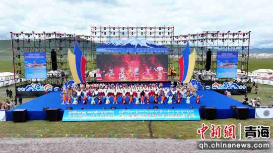 图为开幕式现场。曲麻莱县委宣传部供图 图为开幕式现场。曲麻莱县委宣传部供图