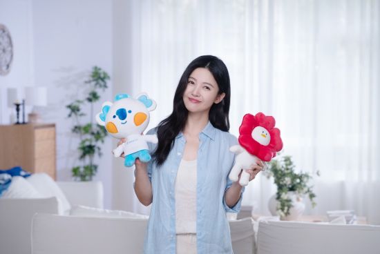 演员杨子姗成为“健康童乐园”公益推广大使。 演员杨子姗成为“健康童乐园”公益推广大使。