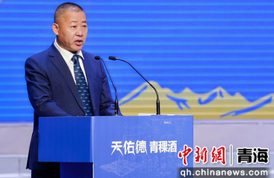 图为天佑德职工故事讲述天佑德酒厂的发展历程。天佑德青稞酒供图 图为天佑德职工故事讲述天佑德酒厂的发展历程。天佑德青稞酒供图