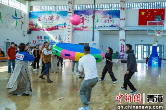 图为趣味运动现场。玛沁县总工会供图