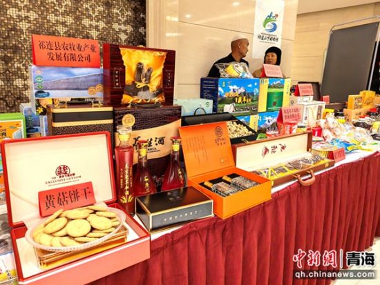 图为海北州特色农畜捕鱼游戏注册送钱100元的产品展示。李隽 摄