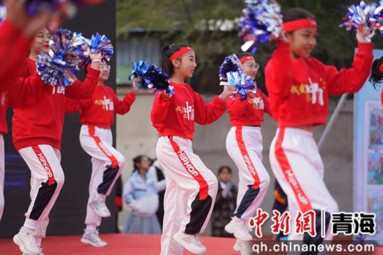 ͼϊ�ຣʦ����ѧ����ʵ����ѧ�ڶ�ʮ���조��ƻ����у԰�ļ��������ϵ��ݳ����ຣʦ����ѧ����ʵ����ѧ��ͼ