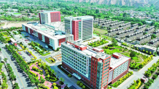 航拍图为海东市第二人民医院全貌。海东市委宣传部供图