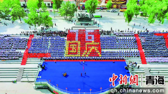图为循化撒拉族自治县举办迎国庆“黄河大合唱”活动。海东市委宣传部供图